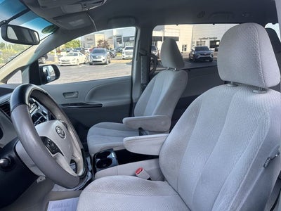2012 Toyota Sienna LE 8 Passenger