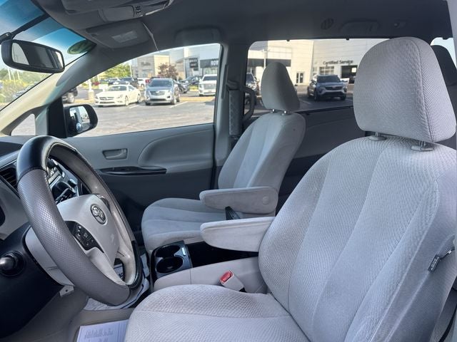2012 Toyota Sienna LE 8 Passenger