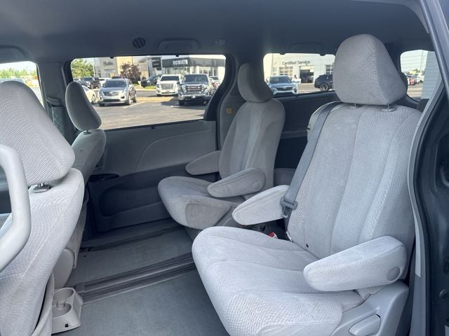 2012 Toyota Sienna LE 8 Passenger