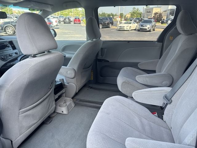 2012 Toyota Sienna LE 8 Passenger