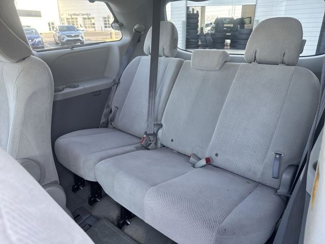 2012 Toyota Sienna LE 8 Passenger