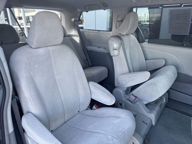 2012 Toyota Sienna LE 8 Passenger