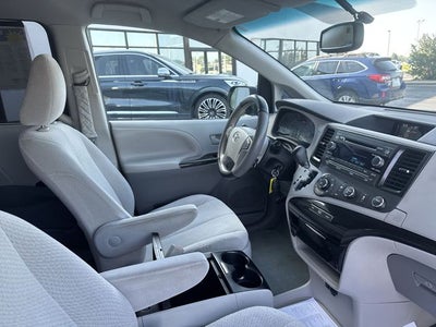 2012 Toyota Sienna LE 8 Passenger