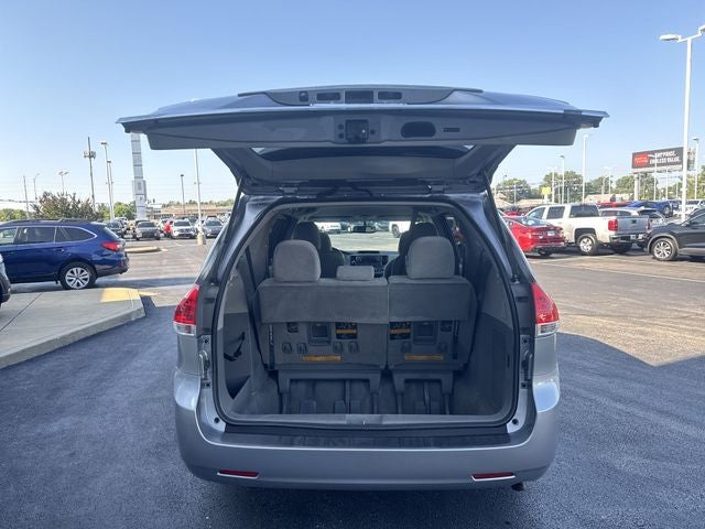 2012 Toyota Sienna LE 8 Passenger
