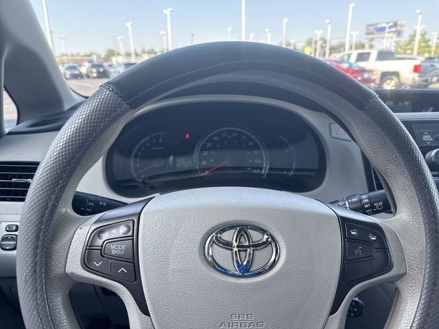 2012 Toyota Sienna LE 8 Passenger