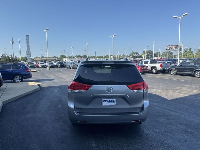 2012 Toyota Sienna LE 8 Passenger