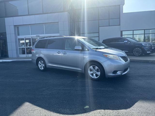 2012 Toyota Sienna LE 8 Passenger