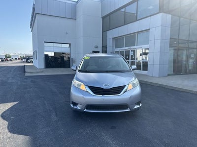 2012 Toyota Sienna LE 8 Passenger