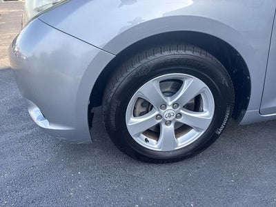 2012 Toyota Sienna LE 8 Passenger