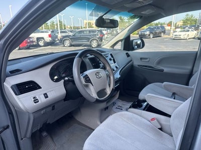 2012 Toyota Sienna LE 8 Passenger