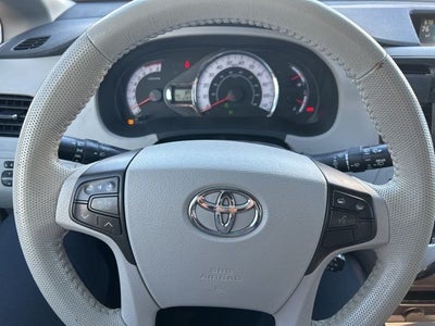 2011 Toyota Sienna SE 8 Passenger