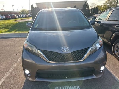 2011 Toyota Sienna SE 8 Passenger