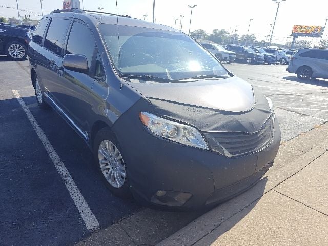 2012 Toyota Sienna XLE 8 Passenger