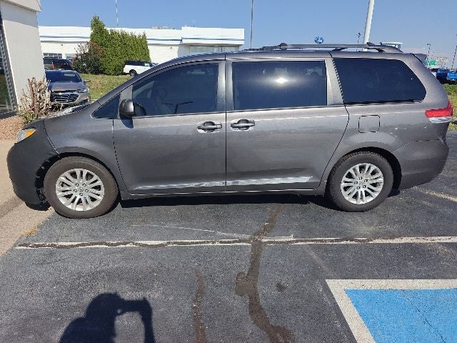 2012 Toyota Sienna XLE 8 Passenger