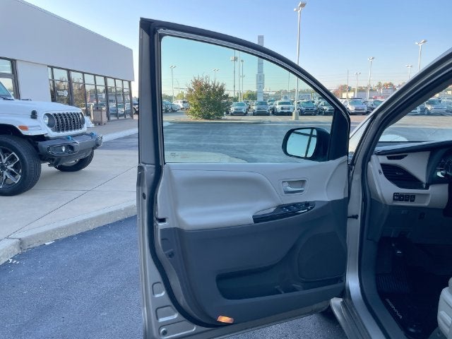 2015 Toyota Sienna XLE Premium 8 Passenger