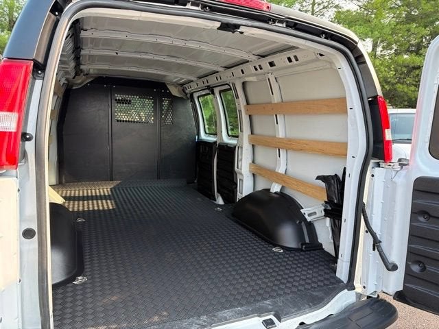 2025 Chevrolet Express Cargo WT