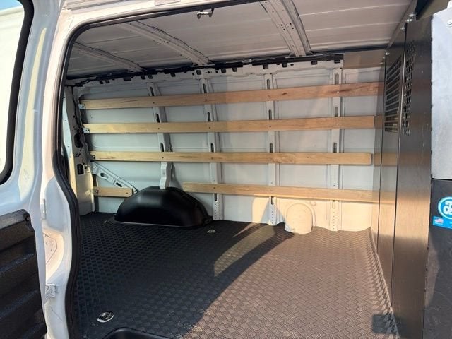 2025 Chevrolet Express Cargo WT