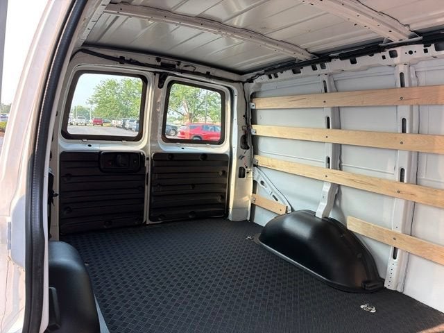 2025 Chevrolet Express Cargo WT