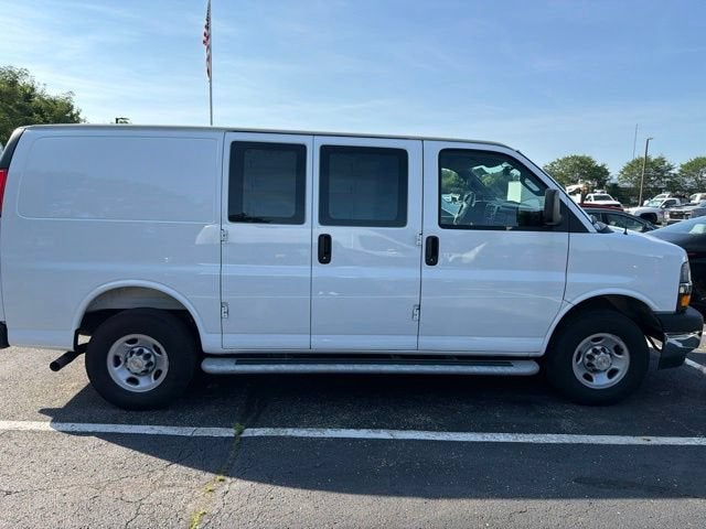 2025 Chevrolet Express Cargo WT