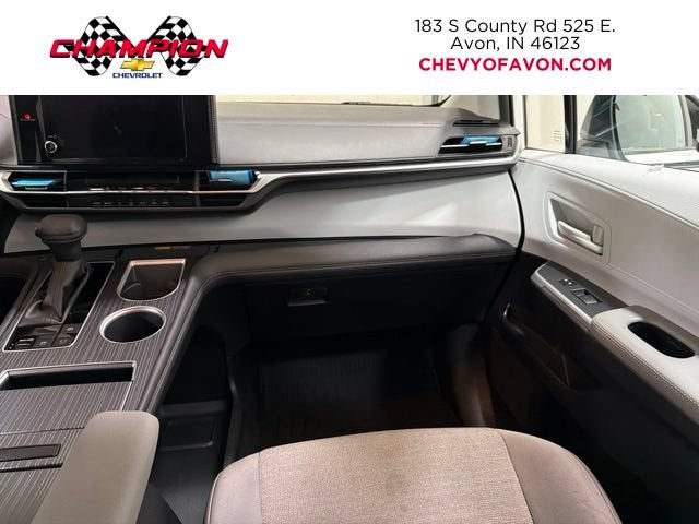 2025 Toyota Sienna LE