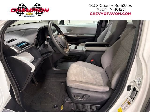 2025 Toyota Sienna LE