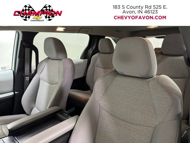 2025 Toyota Sienna LE